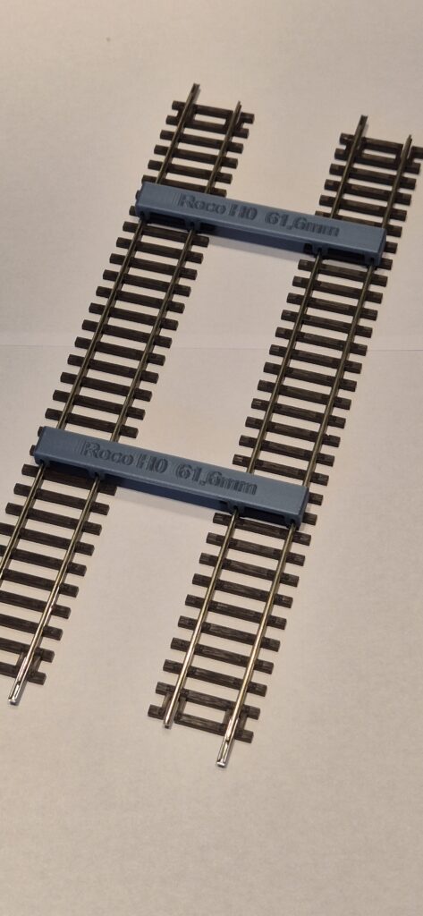 Parallelgleislehre Roco Line Gleis H0